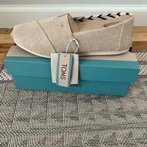 New Toms Alpargata Natural Heritage Canvas shoe in size 9